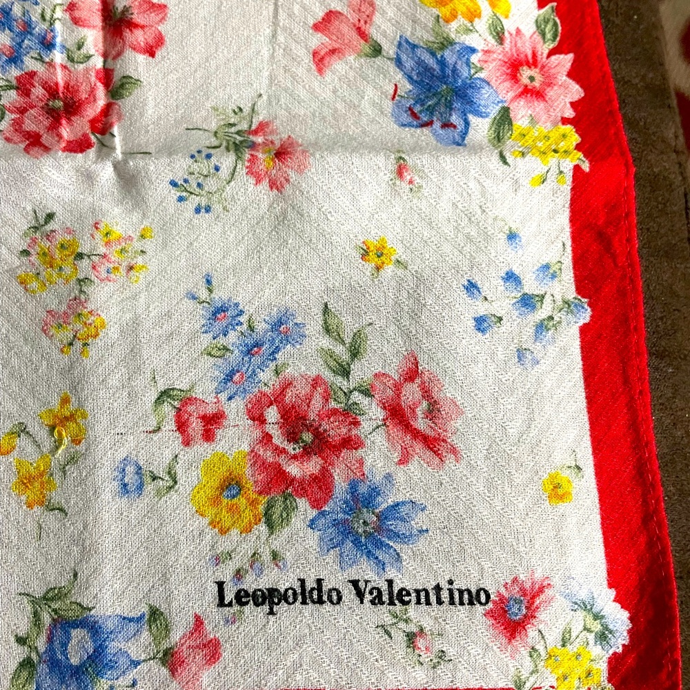 Leopoldo Valentino Floral Hankie NWOT